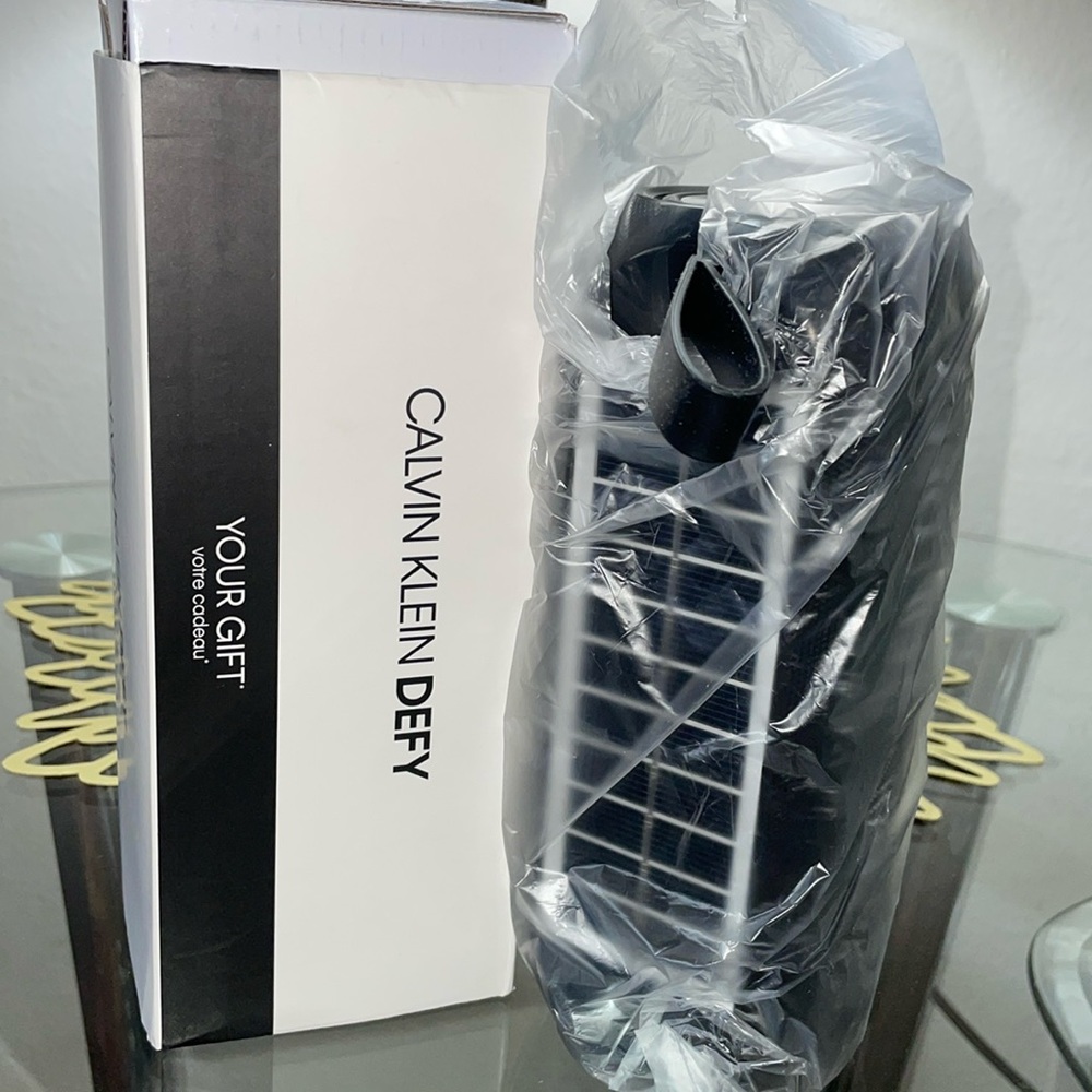 Calvin Klein Defy solar speaker